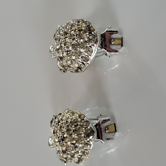 Boutique Vintage Silver Tone w Accent Strawberry Design Clip On Earrings - Picture 4 of 6